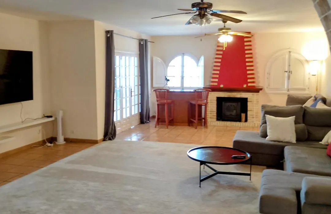 Villa Tranquilla - Sea View Apartments With Pool - Walk To Beach - Family And Pet Friendly-1