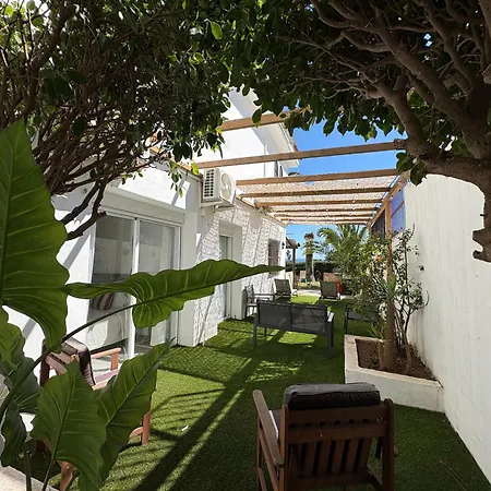 Villa Tranquilla - Sea View Apartments With Pool - Walk To Beach - Family And Pet Friendly-3